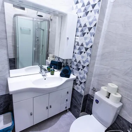 Diamond Lux - 5 Rooms, 2 Bathrooms