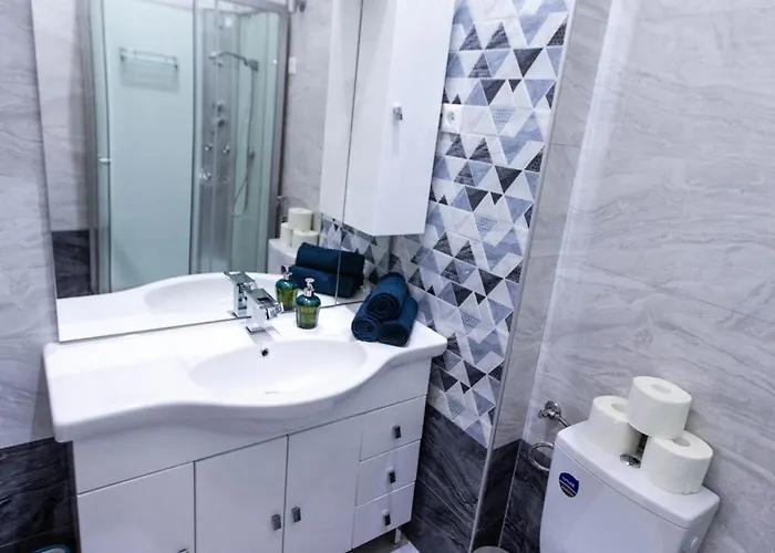 Diamond Lux - 5 Rooms, 2 Bathrooms