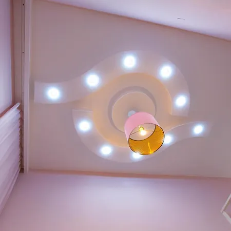 Diamond Lux - 5 Rooms, 2 Bathrooms *