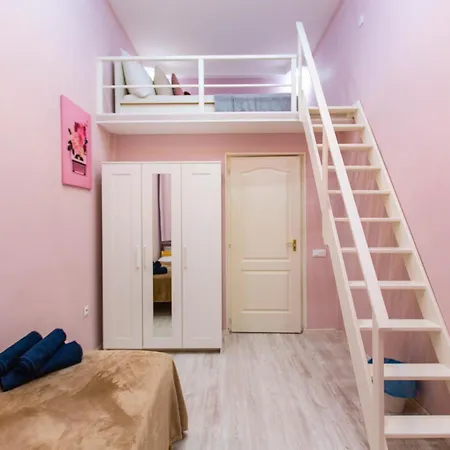 Diamond Lux - 5 Rooms, 2 Bathrooms *